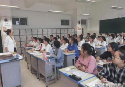 网站免费建站 网页：彭州中学实验学校：为学生构建个性化的成长模式