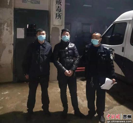 新标题: 警方严查当地“扫码抢红包”传销事件,新标题: 警方严查当地“扫码抢红包”传销事件,第2张