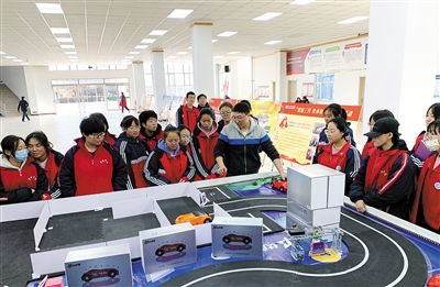 随州市教育局：将全面推进中小学数字化校园建设，让学生感受数字时代教育的魅力,随州市教育局：将全面推进中小学数字化校园建设，让学生感受数字时代教育的魅力,第2张