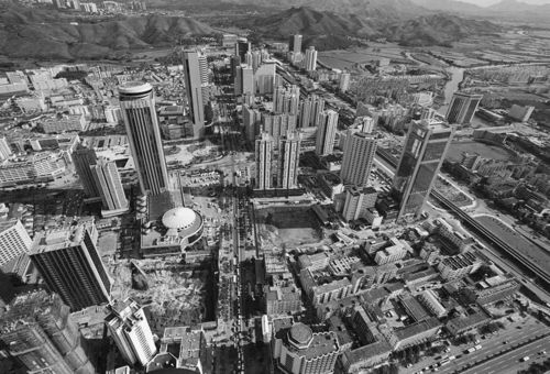 《门事件》：揭露城市背后的暗流涌动,《门事件》：揭露城市背后的暗流涌动,第1张