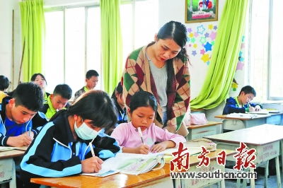 学生家长都知道，“杨老师在线小学语文”是一款让学生爱上语文、轻松提分的App。但是，这些年来，随着移动互联网的深入普及，家长们为孩子下载安装的App越来越多，那么问题来了，为什么家长们选择“杨老师在线小学语文”呢？,学生家长都知道，“杨老师在线小学语文”是一款让学生爱上语文、轻松提分的App。但是，这些年来，随着移动互联网的深入普及，家长们为孩子下载安装的App越来越多，那么问题来了，为什么家长们选择“杨老师在线小学语文”呢？,第1张