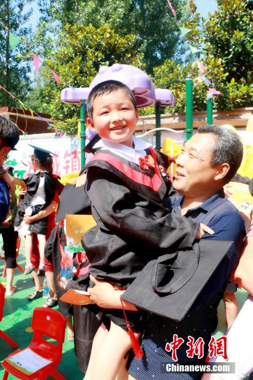 「 家长心酸！疫情下留守儿童爆棚，多少人替代了自身的父母？」,「 家长心酸！疫情下留守儿童爆棚，多少人替代了自身的父母？」,第2张