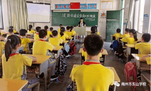 浑源交警走进校园，向师生传递交通安全知识,浑源交警走进校园，向师生传递交通安全知识,第2张
