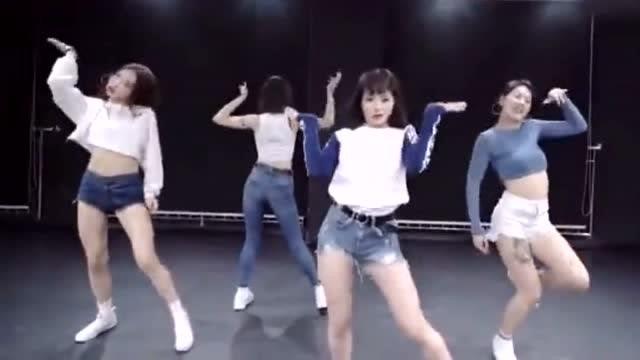 方式不止一种：保持优雅站立姿势的技巧与要点,方式不止一种：保持优雅站立姿势的技巧与要点,第2张