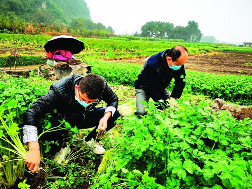 抗洪一线坚守的民警：对家的守护不能言而无信,抗洪一线坚守的民警：对家的守护不能言而无信,第3张