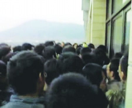 上海初中教室喂奶事件：揭露学校乱象,上海初中教室喂奶事件：揭露学校乱象,第3张