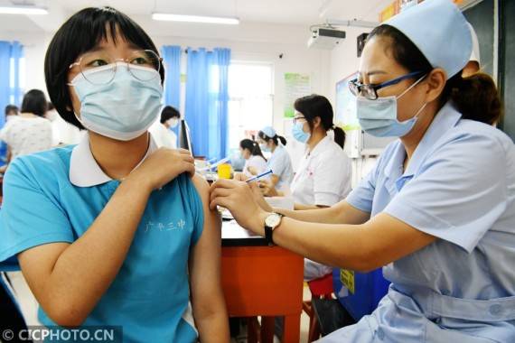 未成年人是否应该在知情和同意的情况下接种新冠疫苗？,未成年人是否应该在知情和同意的情况下接种新冠疫苗？,第1张